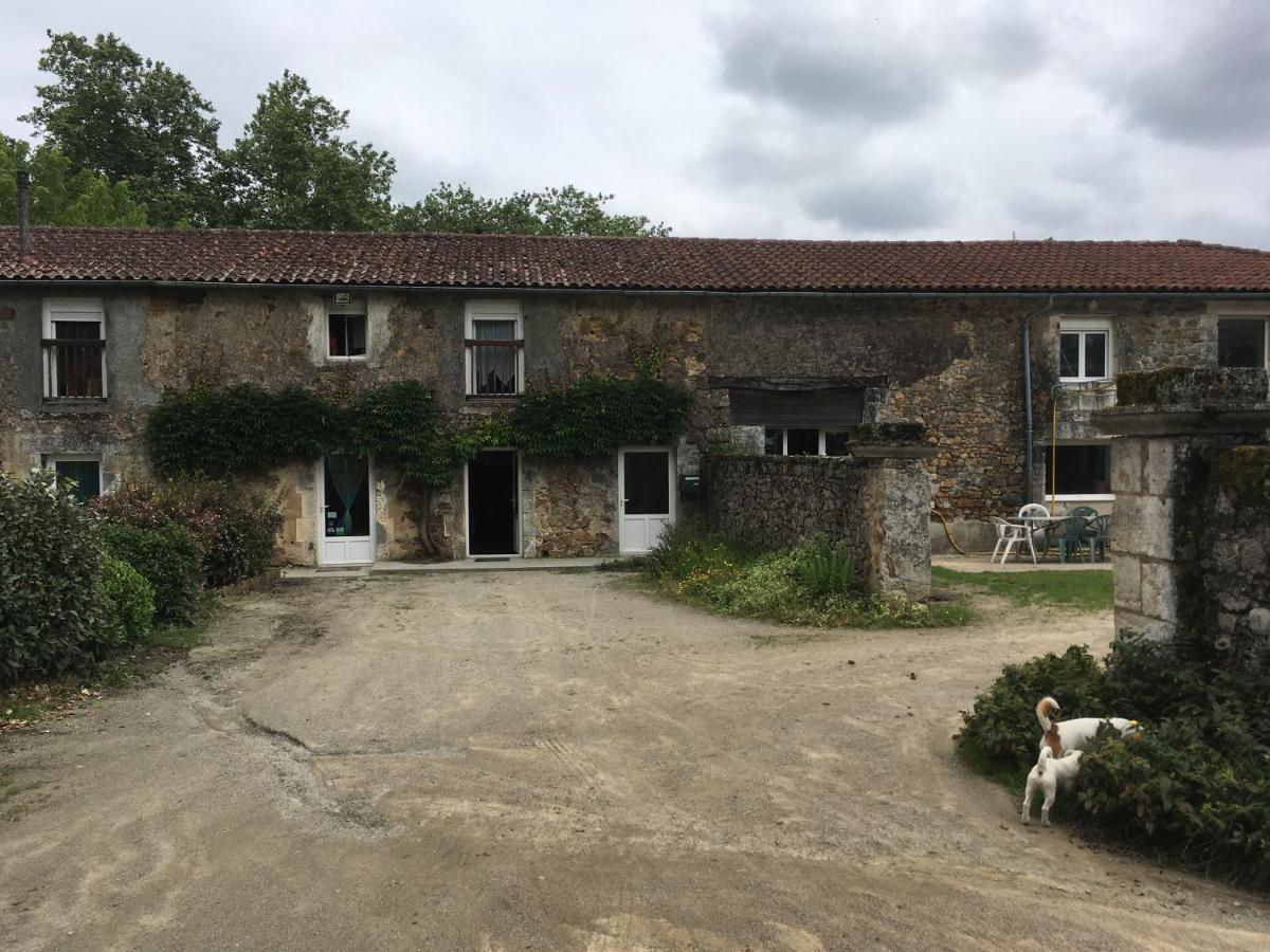 Ferme Gite Equestre En Charente Confolens Ngoại thất bức ảnh