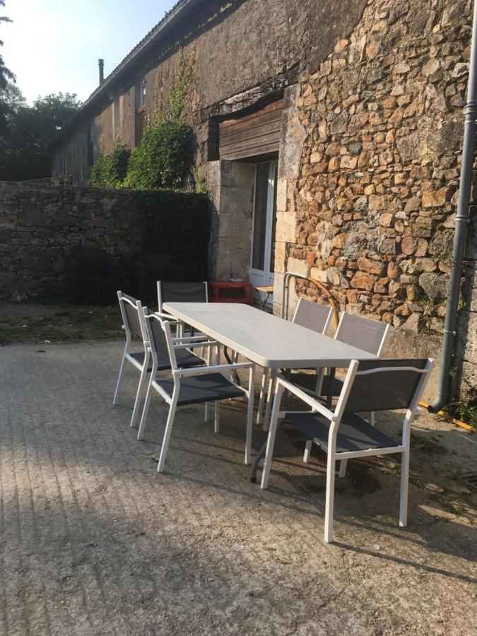 Ferme Gite Equestre En Charente Confolens Ngoại thất bức ảnh