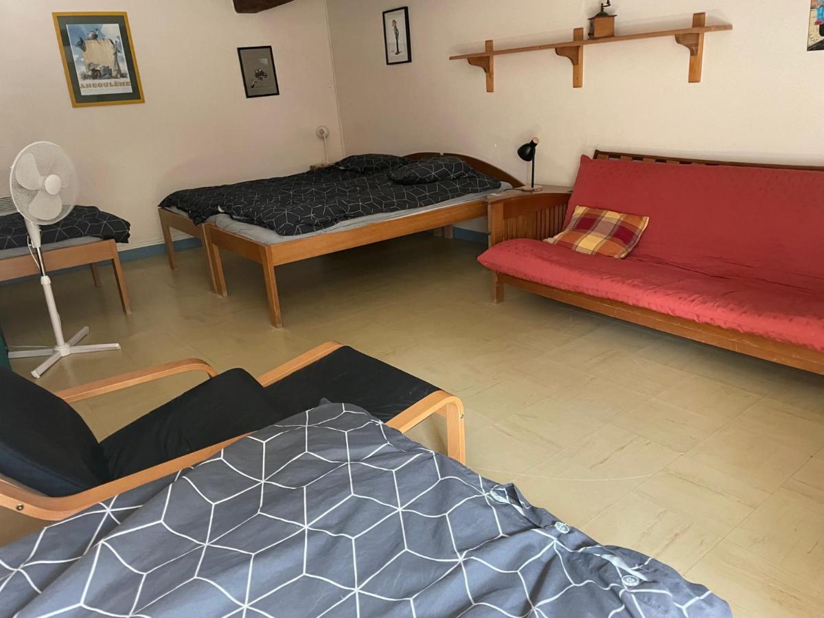 Ferme Gite Equestre En Charente Confolens Ngoại thất bức ảnh