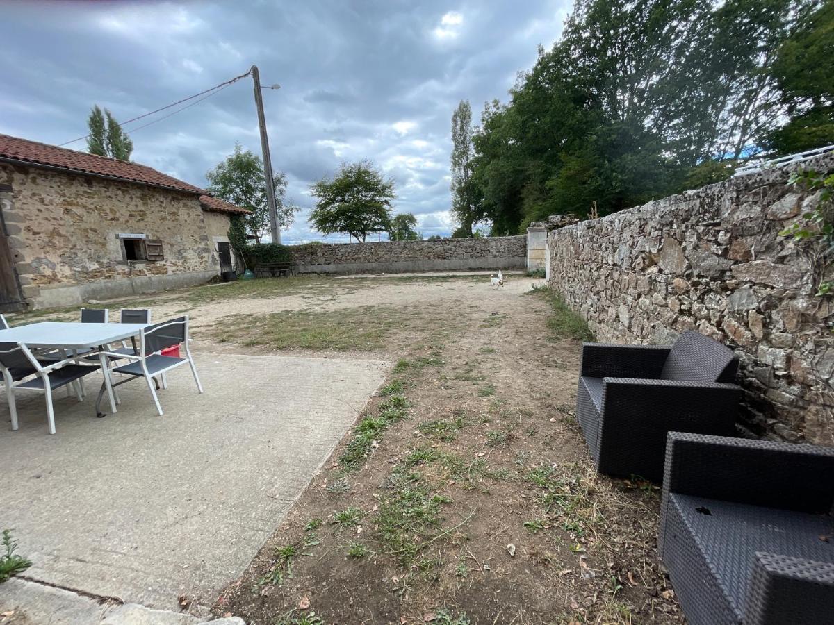 Ferme Gite Equestre En Charente Confolens Ngoại thất bức ảnh