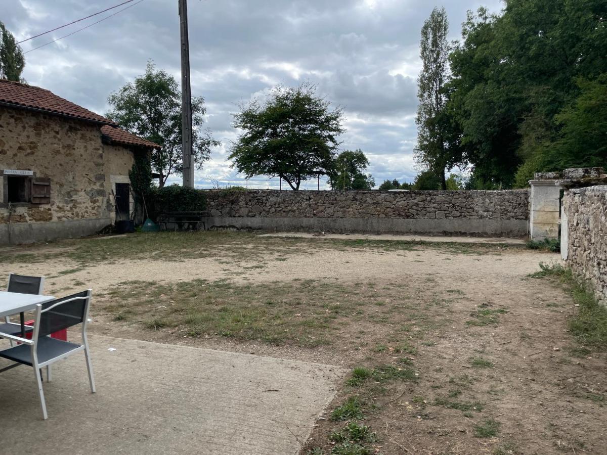 Ferme Gite Equestre En Charente Confolens Ngoại thất bức ảnh