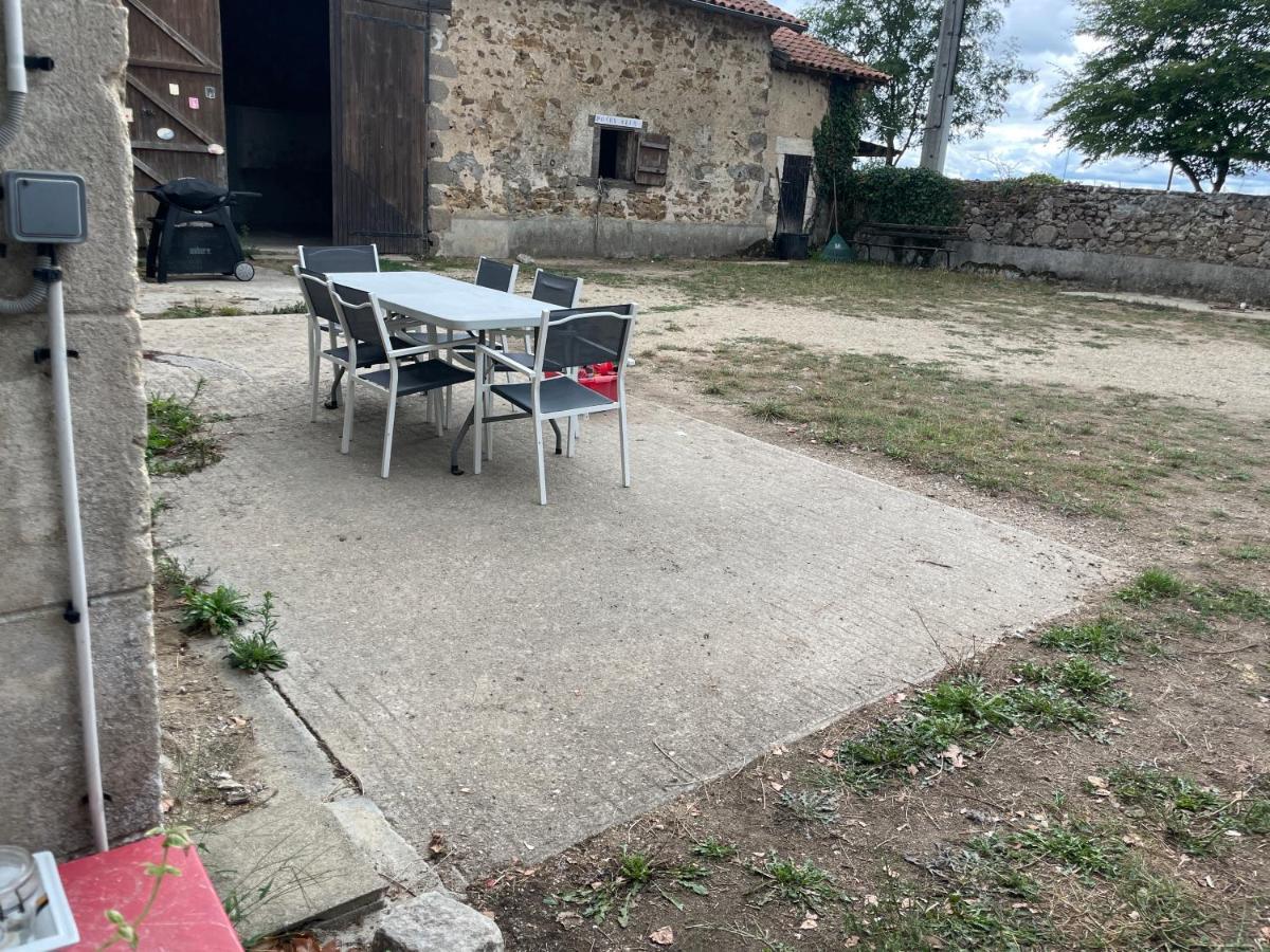 Ferme Gite Equestre En Charente Confolens Ngoại thất bức ảnh